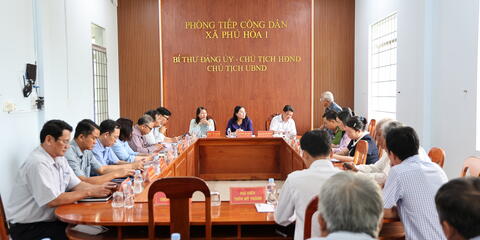 Đồng chí Bí thư Đảng ủy, Chủ tịch HĐND xã tiếp công dân định kỳ tháng 5/2026