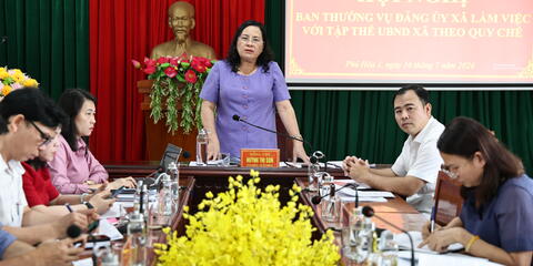 Ban Thường vụ Đảng ủy xã làm việc theo quy chế với tập thể UBND xã