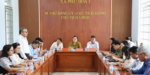 Đồng chí Bí thư Đảng ủy, Chủ tịch HĐND xã tiếp công dân định kỳ tháng 7/2026