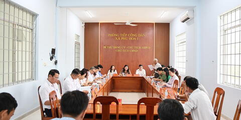 Đồng chí Bí thư Đảng ủy, Chủ tịch HĐND xã tiếp công dân định kỳ tháng 9/2026