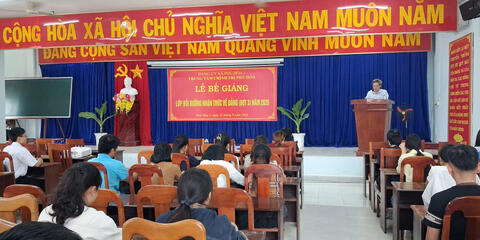 Bế giảng lớp bồi dưỡng nhận thức về Đảng (đợt 3) năm 2026