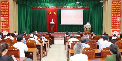 Trao tặng Huy hiệu Đảng đợt 2/9/2025 cho 7 đảng viên