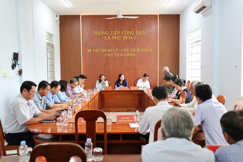 Đồng chí Bí thư Đảng ủy, Chủ tịch HĐND xã tiếp công dân định kỳ tháng 5/2026