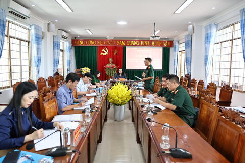 Ban Thường vụ Đảng ủy xã làm việc với tập thể Chi ủy Chi bộ Quân sự xã theo quy chế