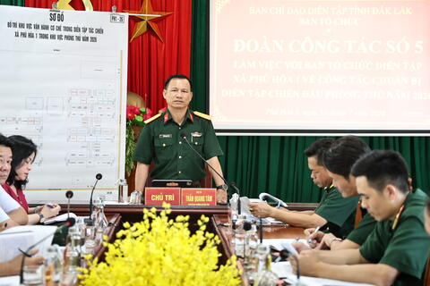 Kiểm tra công tác chuẩn bị diễn tập chiến đấu trong khu vực phòng thủ năm 2026 tại xã Phú Hòa 1