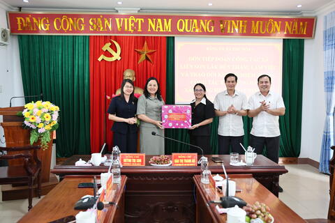 Đoàn công tác xã Liên Sơn Lắk thăm, trao đổi kinh nghiệm công tác tại xã Phú Hòa 1
