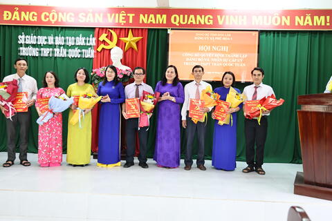 Công bố quyết định thành lập Đảng bộ trường THPT Trần Quốc Tuấn