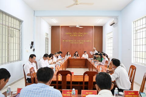 Đồng chí Bí thư Đảng ủy, Chủ tịch HĐND xã tiếp công dân định kỳ tháng 9/2026