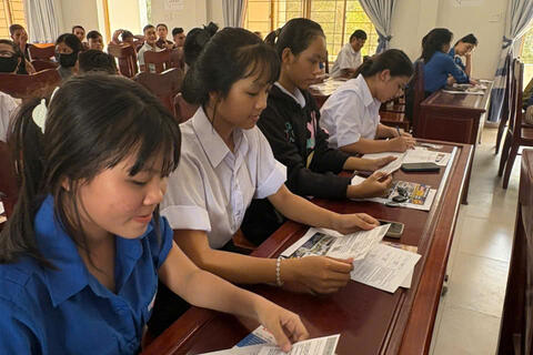 Tuyên truyền, tư vấn, giới thiệu việc làm trong nước và đưa người lao động Việt Nam đi làm việc ở nước ngoài theo hợp đồng