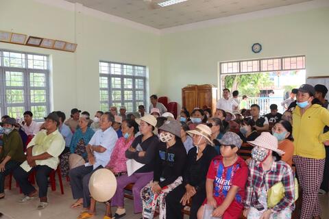 Xã Phú Hòa 1 chi trả tiền quà Quốc khánh 2/9 cho người dân