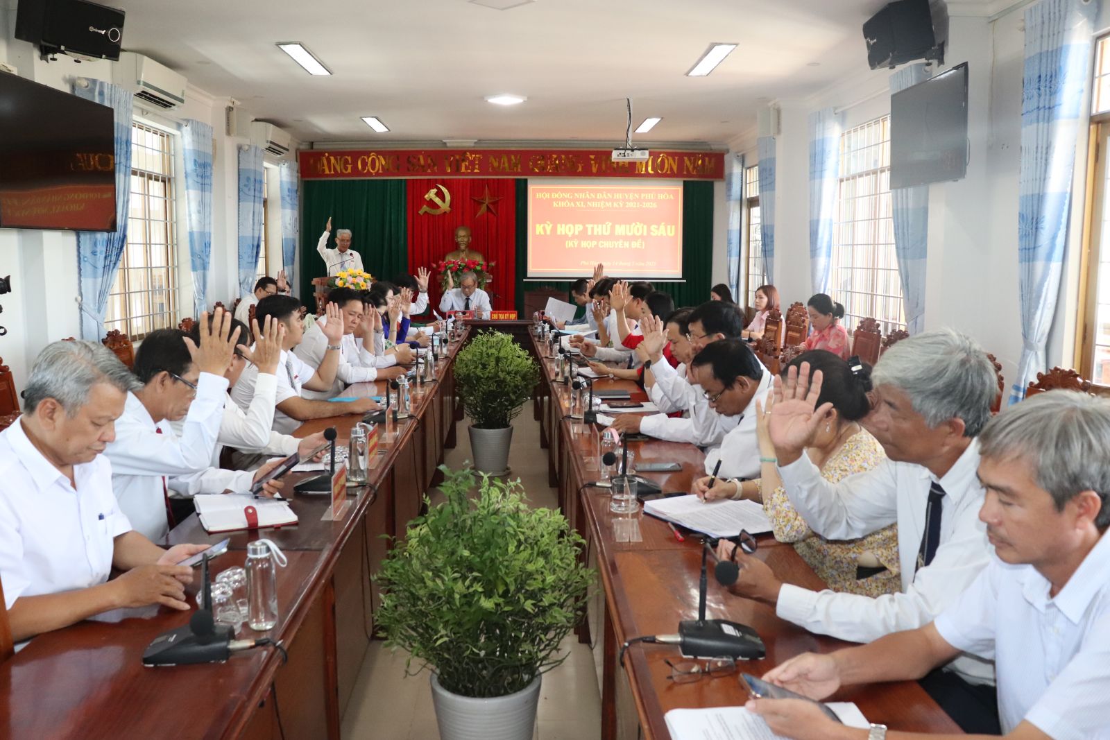 Kỳ họp thứ 16 HĐND huyện (kỳ họp chuyên đề)